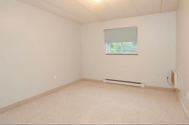 Building Photo - 179 Presidents Ln