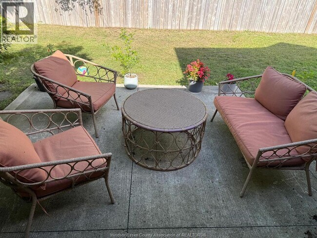 Photo du bâtiment - 2380 Cabana Road W