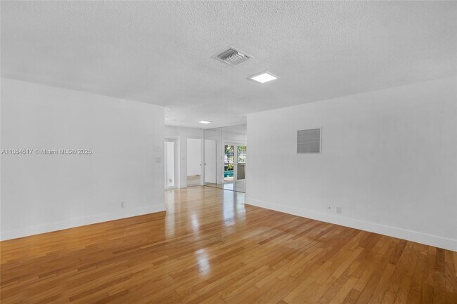 Foto del edificio - 2020 NW 33rd Ct