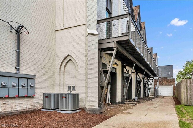 Building Photo - 2130 W 42nd St