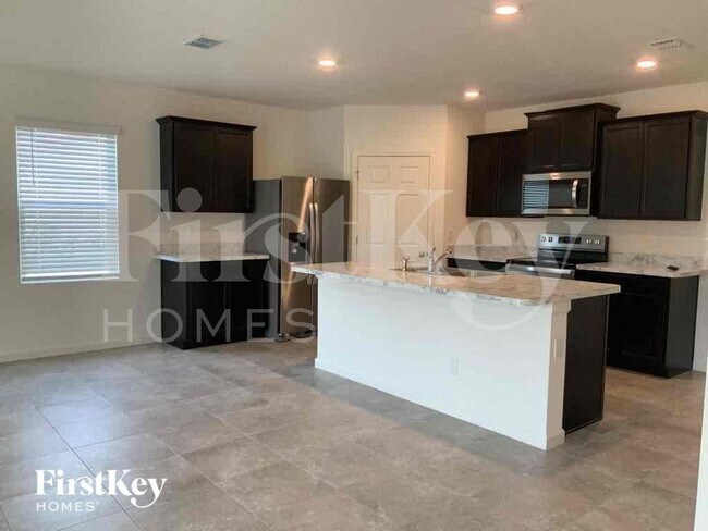 Foto del edificio - 6938 NW Daffodil Ln