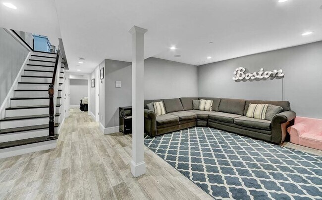 Building Photo - 342 Dorchester St