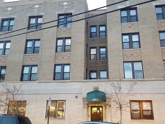 Building Photo - 4809 Broadway