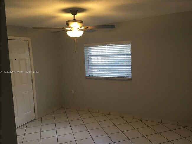 Foto del edificio - 7428 SW 16th St