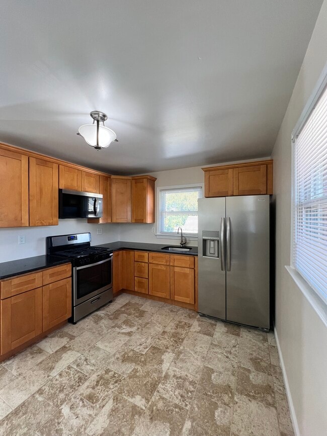 Building Photo - 1575 Lenox Pl