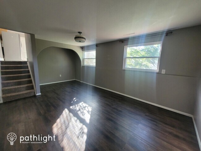 Building Photo - 910 De La Vista Court