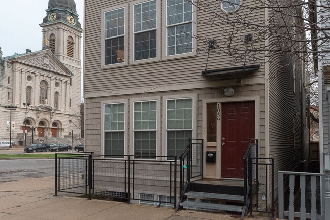 Building Photo - 1059 W Fry St