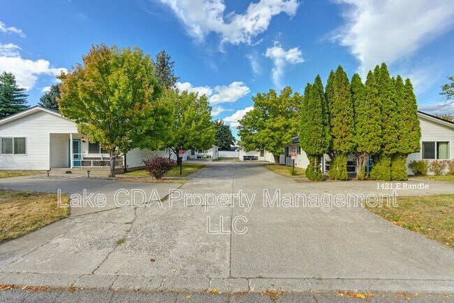Foto del edificio - 1421 E Randle Ave