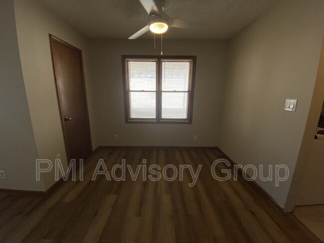 Building Photo - 2020 SW Atwood Ave