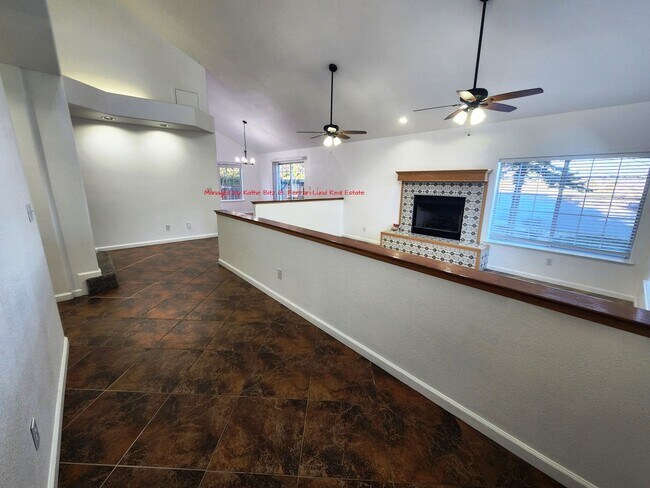 Foto del edificio - RENT IMPROVED Luxury living at the top of Reno! 4 bed/2 car/3 bath off Cashill Blvd