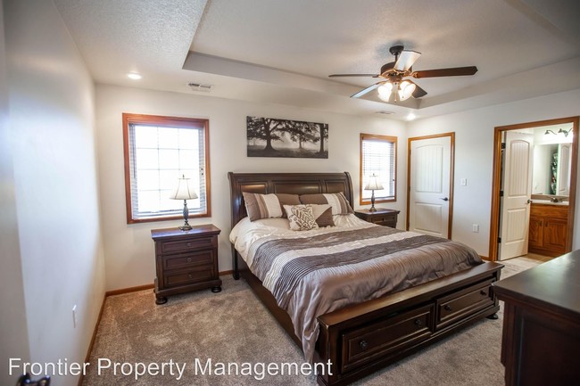 Building Photo - 3 br, 2 bath House - 817 Highland Ridge Dr.