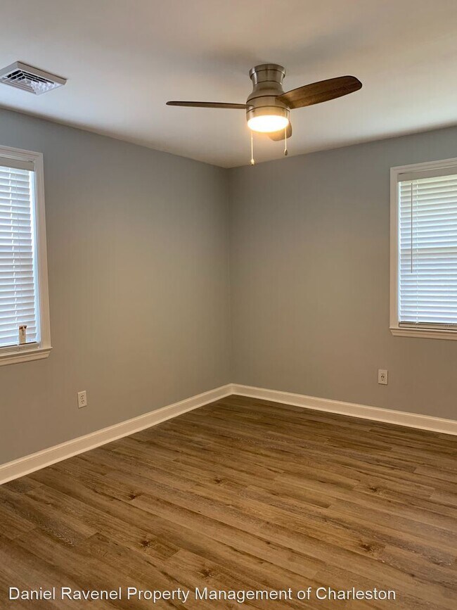 Building Photo - 3 br, 1 bath House - 326 Stinson Drive