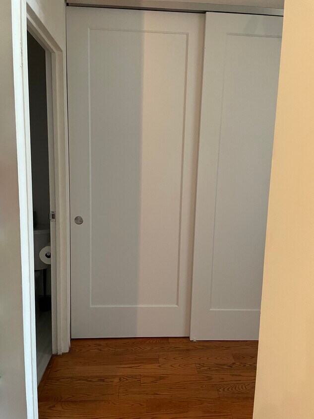 Building Photo - 400 E Randolph St