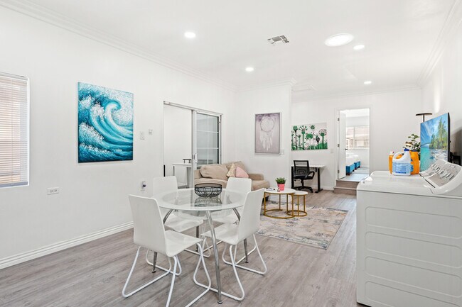 Foto del edificio - Fully Furnished 2BR Home w/ Private Entry ...