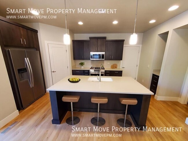 Building Photo - 3905 Woodcraft-