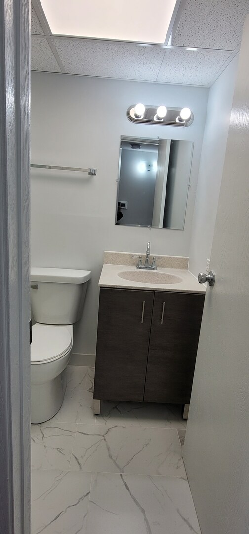 Building Photo - 5606 Tinder