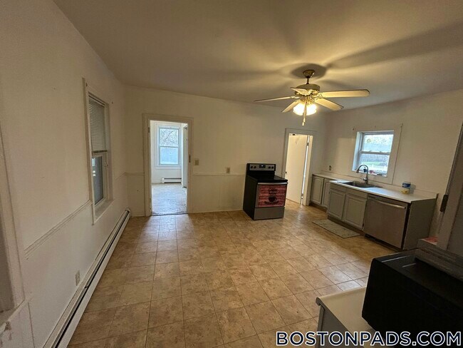 Foto del edificio - 60 Old Common Rd