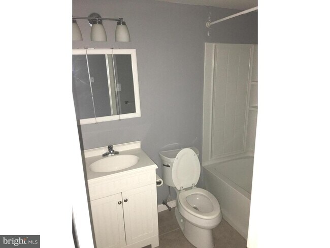 Foto del edificio - 3556 Woodhaven Rd