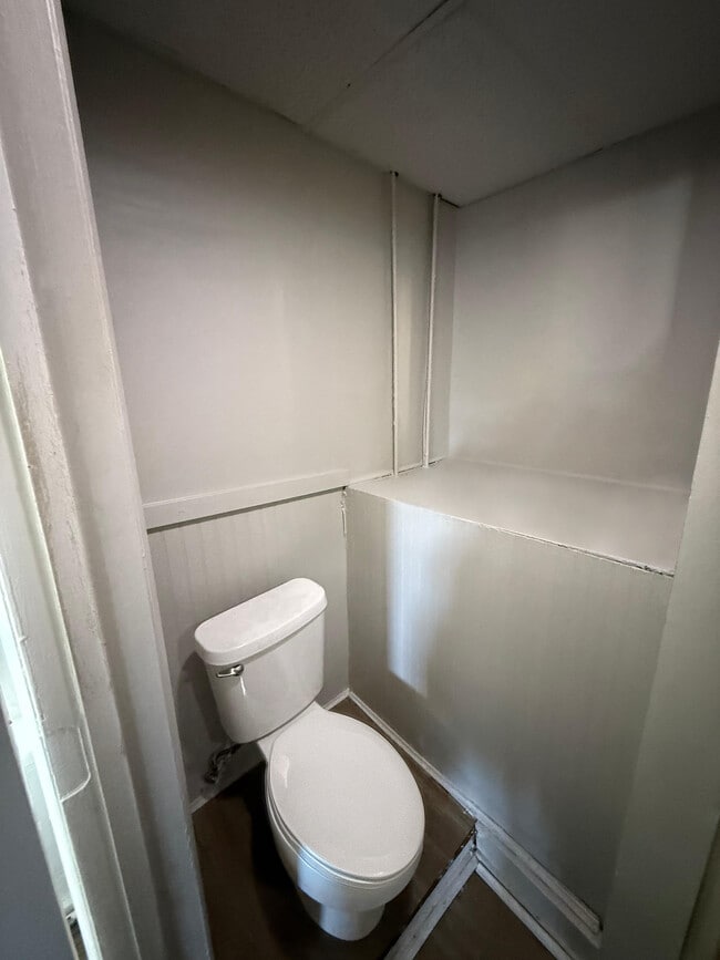 Building Photo - 164 Main St