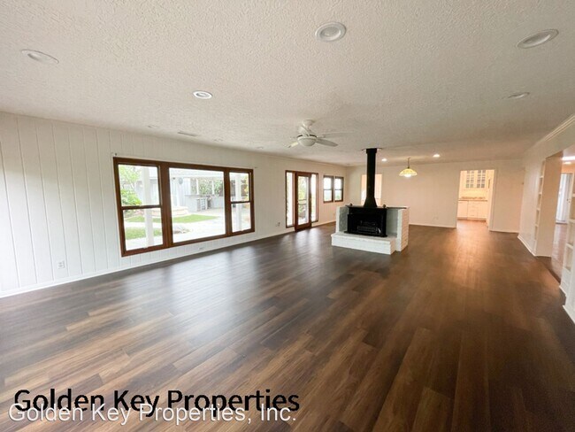 Building Photo - 3 br, 2 bath House - 2498 Majella Road
