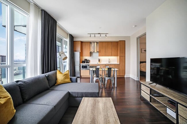 Building Photo - 320 Front St W