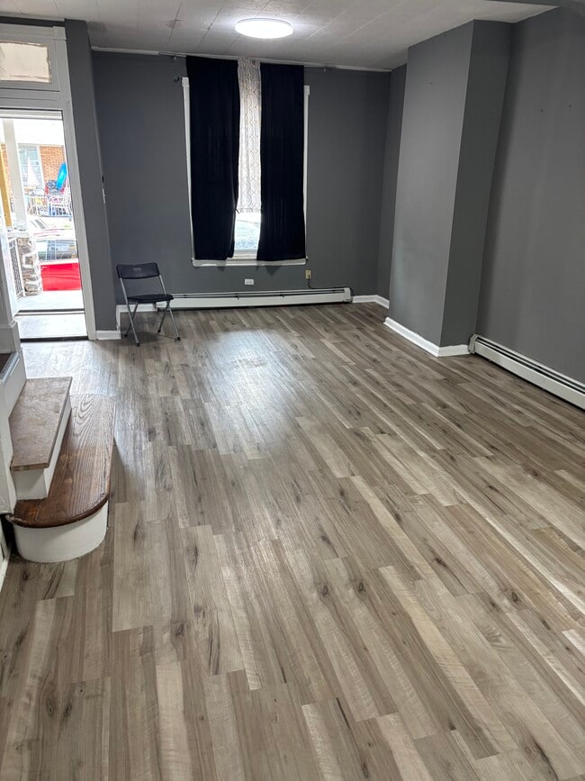 Building Photo - 936 Maple Ter