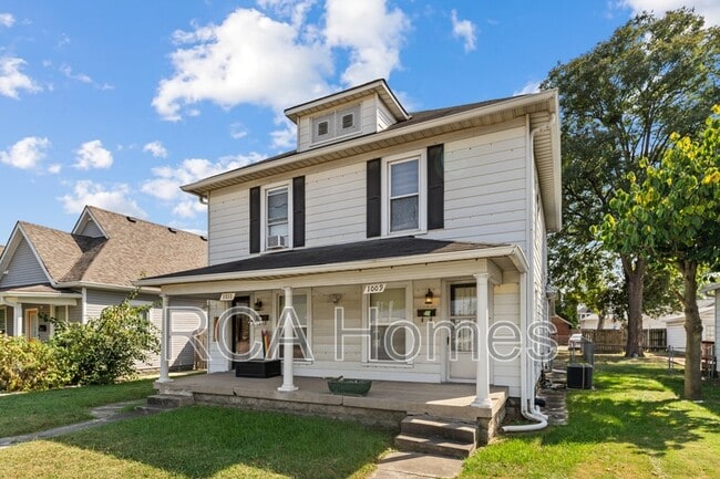 Photo - 1009 E Raymond St House