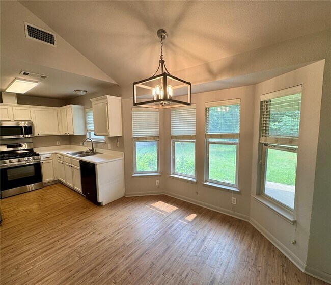 Building Photo - 1806 Dublin Dr