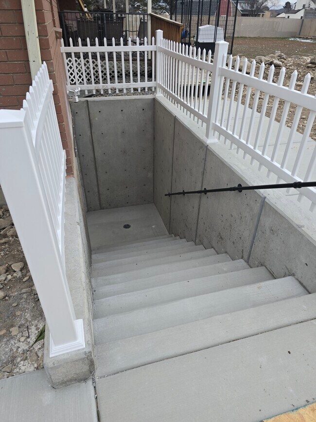 Salida de 5 pies de ancho - 3877 W Holyoke Pl