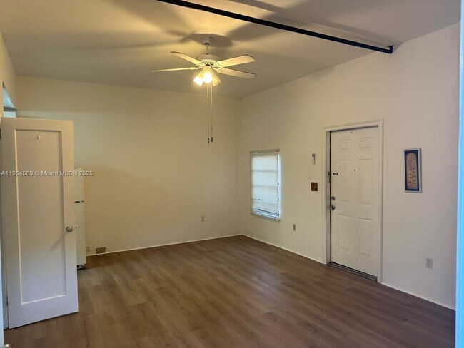 Foto del edificio - 340 Mendoza Ave