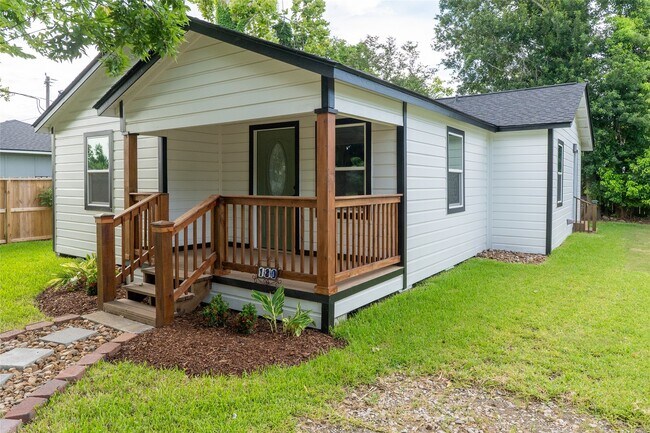 Foto del edificio - 130 E Bernard St