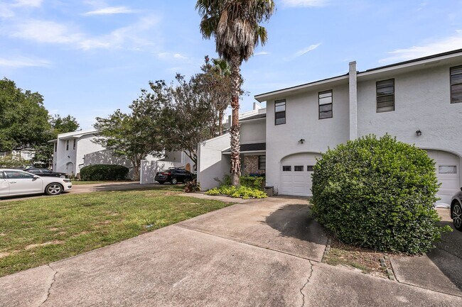 Foto del edificio - 2 Bedroom, 2.5 Bath Home with Flex Room on...