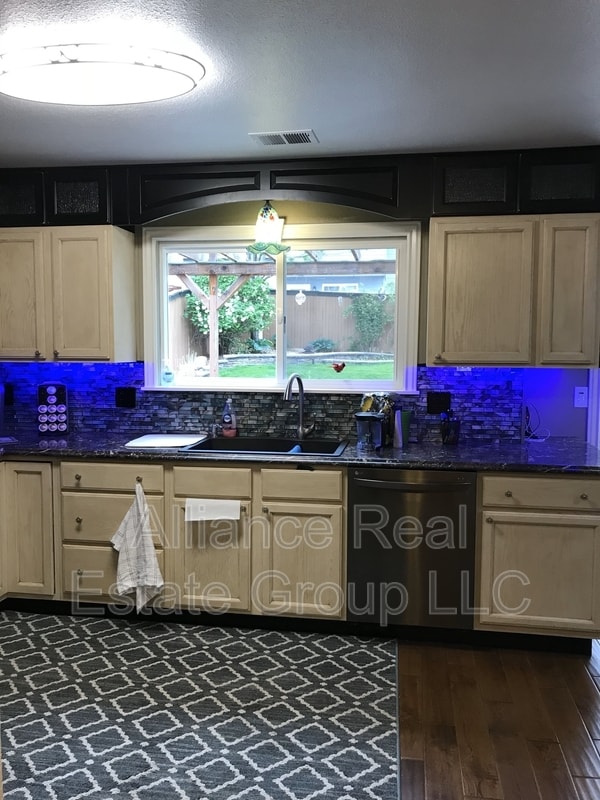 Building Photo - 9677 Whitecliff Pl