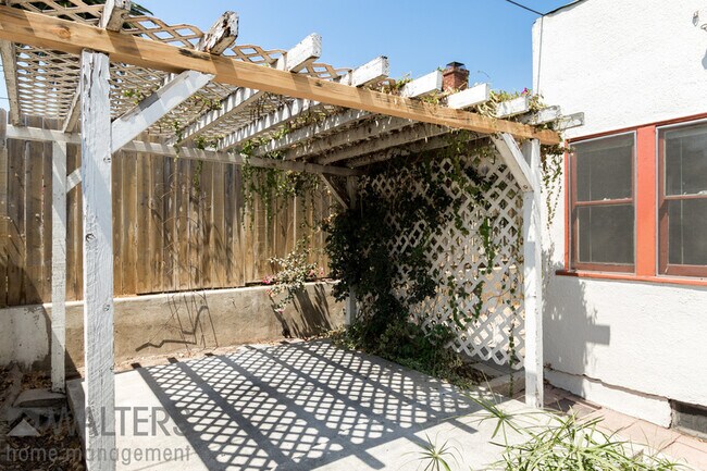 Building Photo - 3059 B St