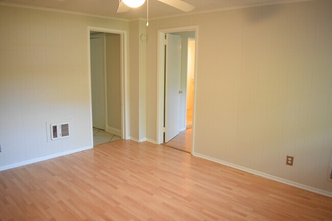 Building Photo - 2103 Pender Ave