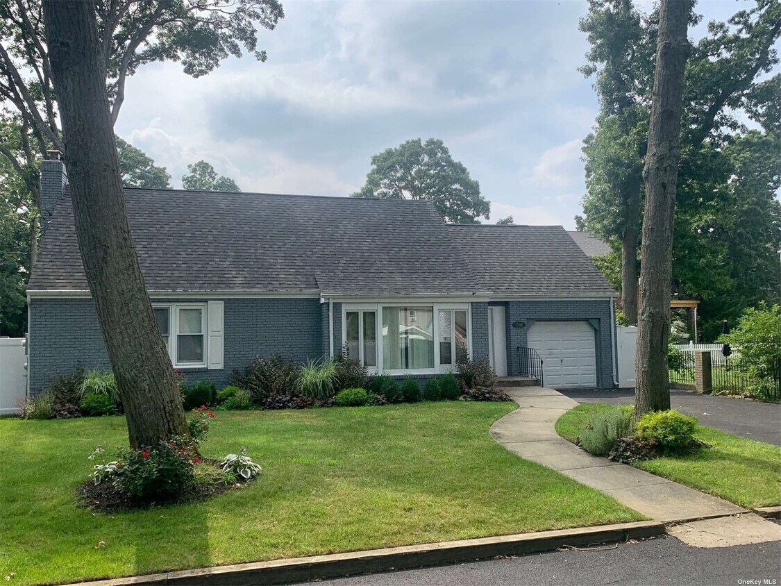 1308 Oak Ave, West Islip, NY 11795 House Rental in West Islip, NY