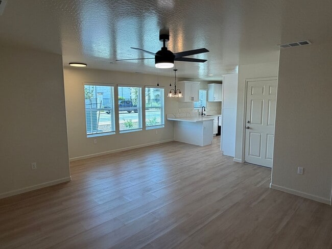Building Photo - 1028 Glass Ave