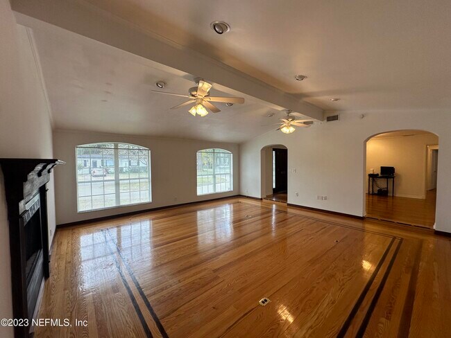 Foto del edificio - 4690 Homestead Rd