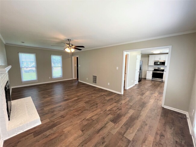 Building Photo - 2701 Olde Whitehall Rd