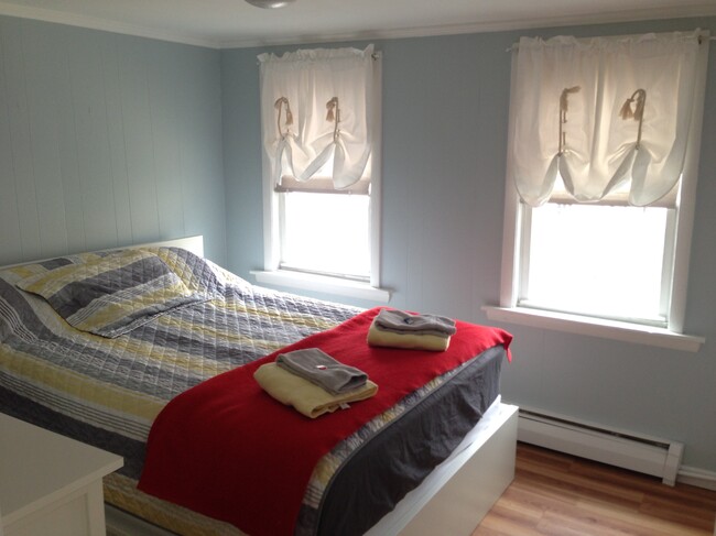 Bright bedroom! - 26 High St