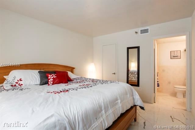 Building Photo - 1 br, 1 bath Condo - 865 Collins Ave 203