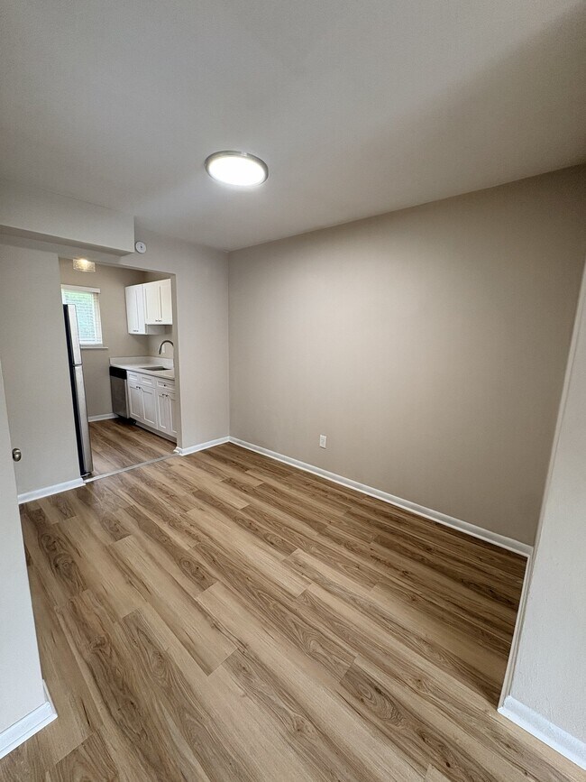 Building Photo - 200 Kilby Shores Dr