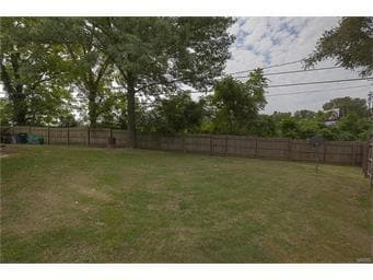 Foto del edificio - 901 Peony Dr