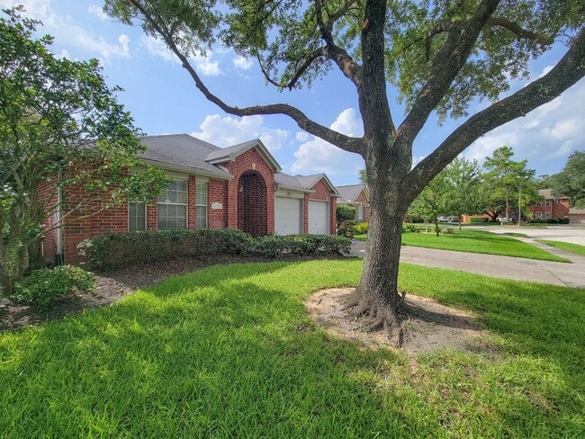 Foto del edificio - Beautiful 3-Bedroom, 2-Bath Home Nestled o...