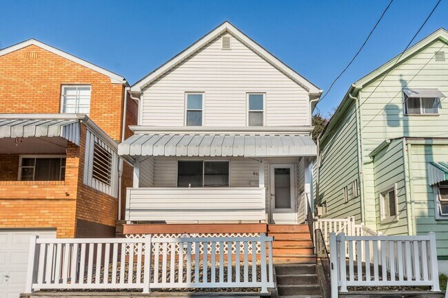 Photo - AVAILABLE SEPT 1ST!! UPDATED & SPACIOUS 3-... House