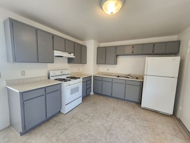 Building Photo - 2 Bedroom home COMING SOON!!!!