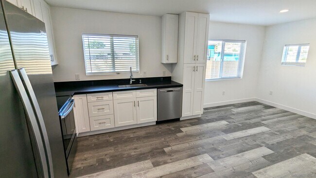 Building Photo - 4186 Vista Grande Dr