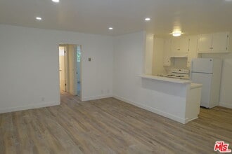 Building Photo - 1301 N Mansfield Ave