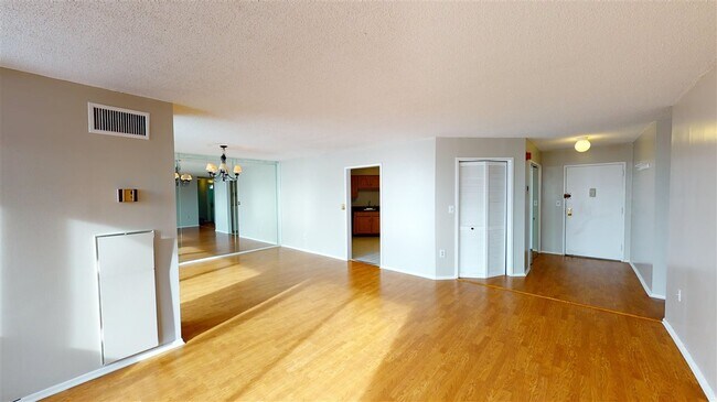 Building Photo - 1126 Harmon Cove Tower