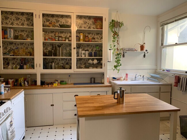 Building Photo - 1257 7th Ave